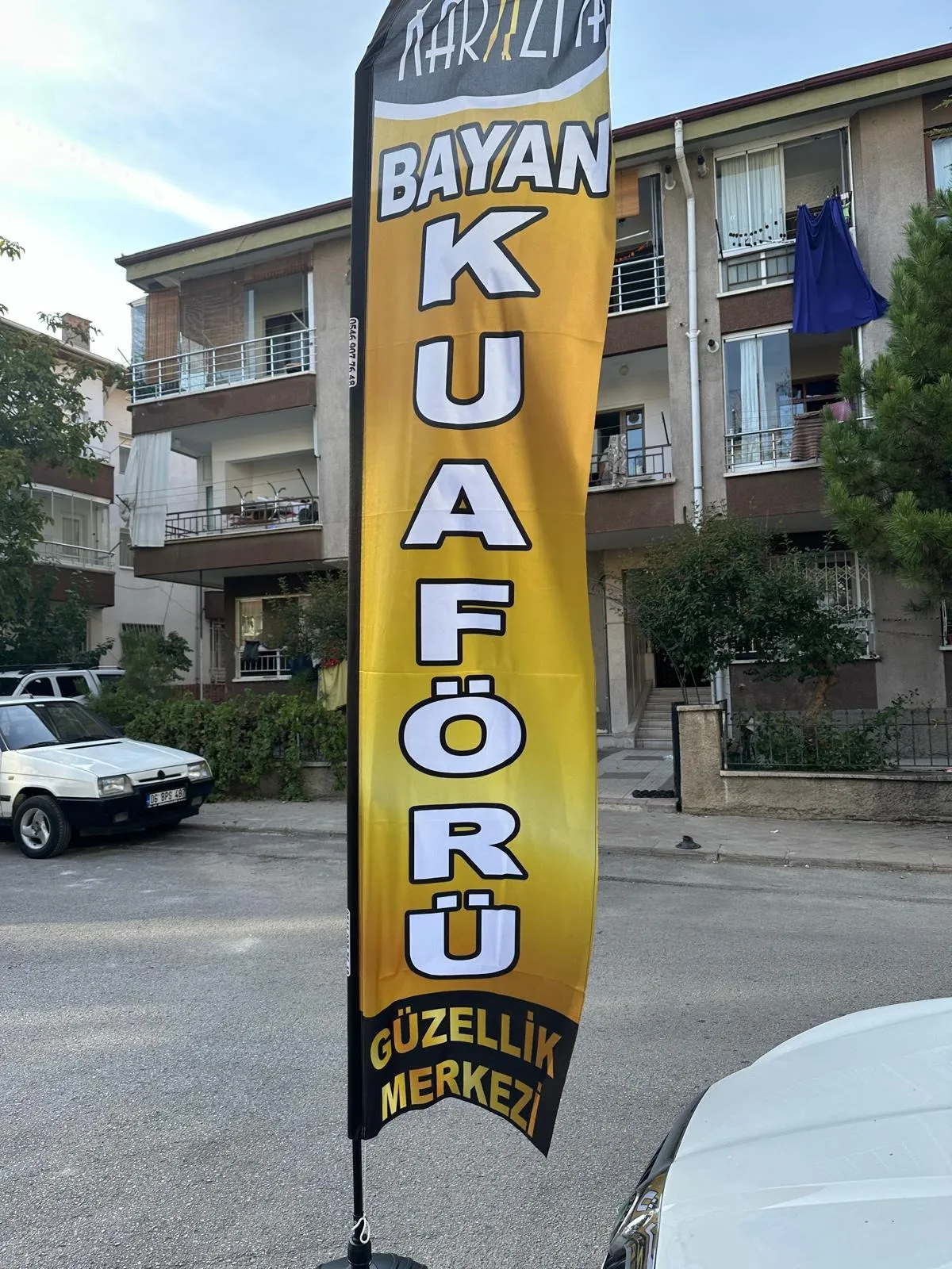 Bayan Kuaförü Yelken Bayrağı