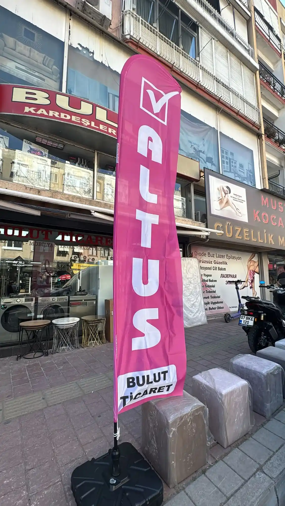 beyaz-esyaci-yelken-bayragi-31